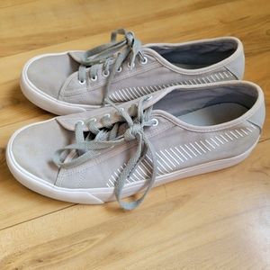 PUMA Bari Tennis Shoes Size 7.5 Gray White Lace Up Soft Foam Canvas Sneaker